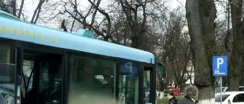 Șoferul unui autobuz din Bistrița A PUS O FRÂNĂ BRUSCĂ, provocând „dezechilibrarea unei pasagere. Ce a urmat