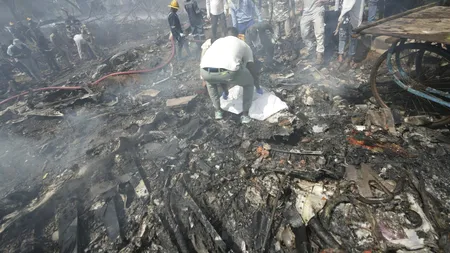 Două persoane au supraviețuit în urma accidentului aviatic din INDIA /Bilanțul este de peste 245 de morți