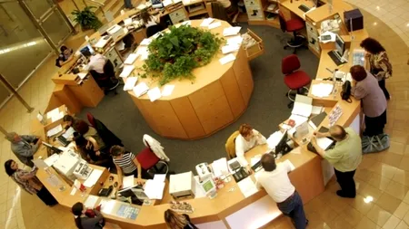 Moody''s amână retrogradarea băncilor pentru a evalua efectul pierderilor JP Morgan și al crizei