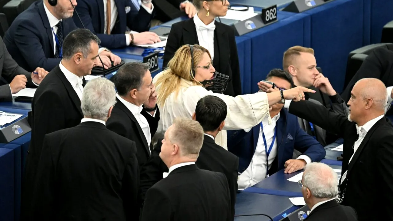 Diana Șoșoacă REFUZĂ mandatul de senator obținut în urma alegerilor parlamentare. Preferă 