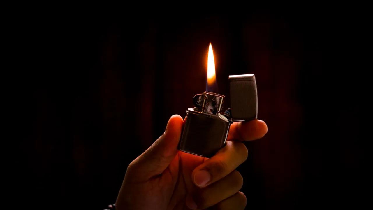 Femeie din Vrancea, stropită cu benzină şi incendiată chiar de soţul ei