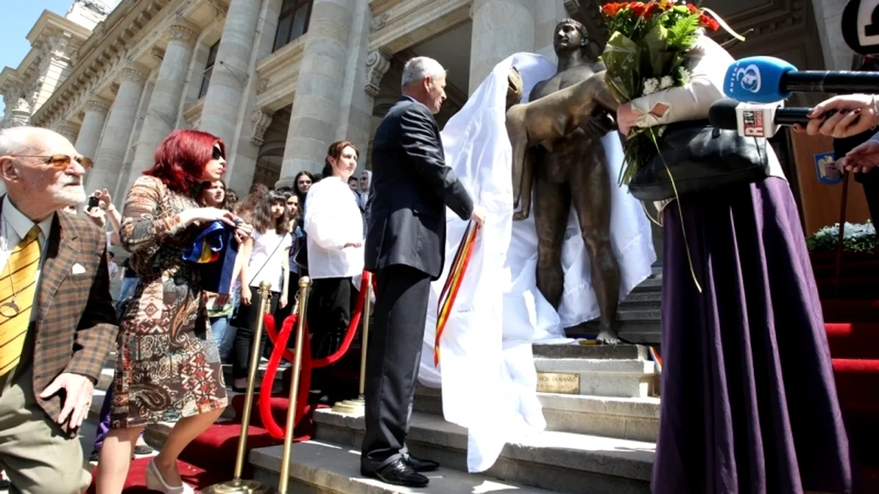 Statuia împăratului Traian, din centrul Capitalei, provoacă scandal între Oprescu și Muzeul Național de Istorie a României. Unii o consideră frumoasă, alții - ridicolă