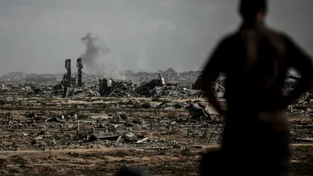 Israelul bombardează ținte strategice în timpul retragerii din Fâșia Gaza. Observatorii internaționali denunță încălcarea ARMISTIȚIULUI