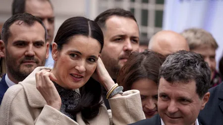 De când a ajuns președinte, Nicușor Dan e căutat în DISPERARE de Clotilde Armand! „Consideră că noul șef de stat îi este dator, după susținerea USR”