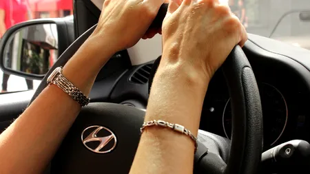 Isprava unei tinere din Prahova: A mers la o nuntă, s-a îmbătat, a furat mașina lăutarilor și a provocat un ACCIDENT / Ce a urmat e de râsul lumii