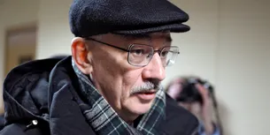 Oleg Orlov, cel mai cunoscut activist pentru drepturile omului din Rusia, CONDAMNAT la 2,5 ani de închisoare pentru că a criticat invazia din Ucraina
