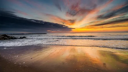 Mai multe stațiuni de pe litoralul românesc, afectate de un fenomen uimitor! Ce spun specialiștii