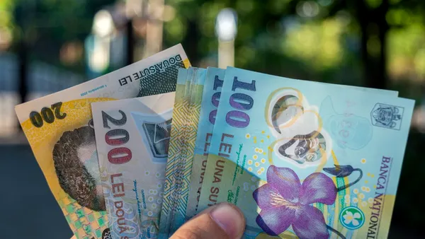 12.700 de elevi vor beneficia de carduri educaționale în aprilie. Alte mii sunt în procesare