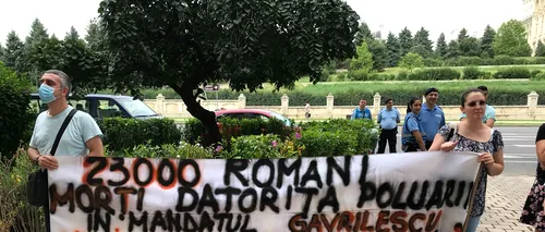 Protest la Ministerul Mediului din cauza mirosului de GUNOI. „Nu putem ține geamurile deschise vara, situația este FOARTE GRAVĂ