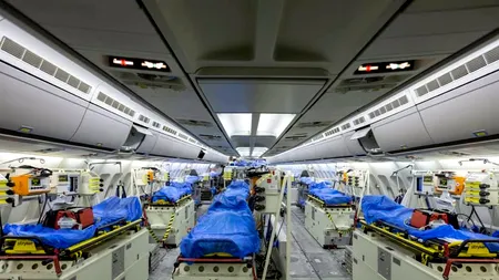 Încă șase pacienți români cu forme grave de COVID-19 au fost transferați în Germania. Cum este dotată aeronava