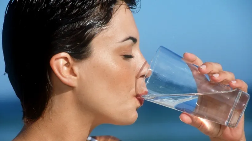 De ce este bine să bei un pahar cu apă în fiecare dimineață, pe stomacul gol