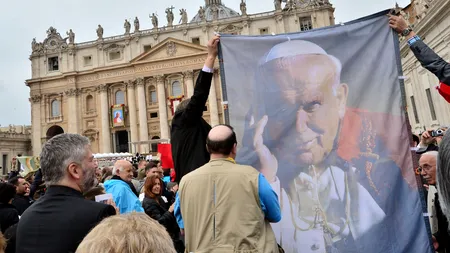 CEREMONIE ISTORICĂ pentru doi SFINȚI MODERNI. Papa Francisc i-a beatificat pe Ioan Paul al II-lea și Ioan al XXIII-lea. LIVE