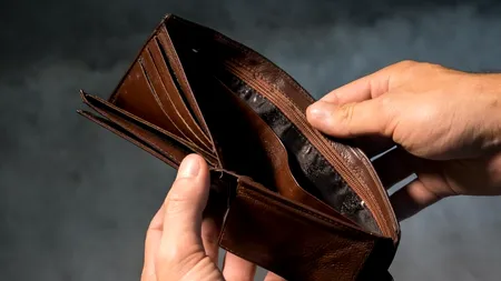 Scumpiri în lanț la început de an! Românii vor plăti mai mult pentru alimente, energie, carburanți și țigări