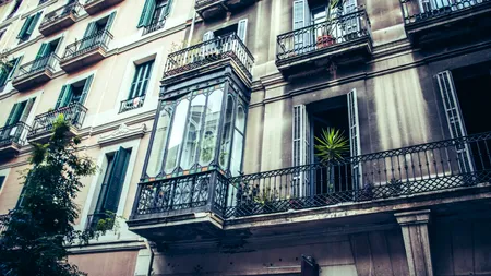 Orașul din Europa care INTERZICE închirierea de locuințe către turiști. Care este motivul