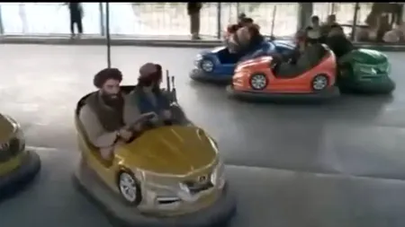 Afganistan: Talibanii au invadat un parc de distracții de la Kabul. Imagini inedite cu insurgenții în mașinuțe electrice | VIDEO