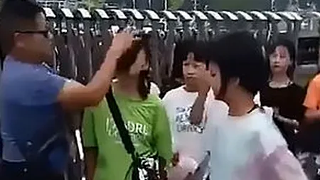 Metoda drastică prin care un profesor le convinge pe eleve să nu se mai machieze la școală: „Nu au și fetele demnitatea lor?