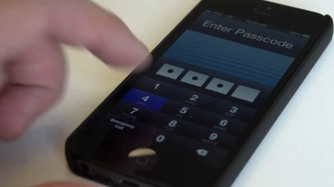 VIDEO: Declarația unui expert în cibernetică: Smartphone-urile sunt dispozitive de SPIONAJ