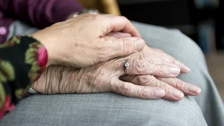 8 ȘTIRI DE LA ORA 8. Medic ATI de la „Matei Balș”: „Se stinge o generație întreagă de bunici! Ei mai întâi”