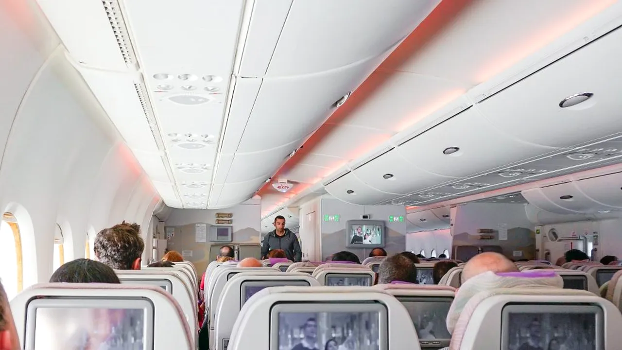 CONTROVERSĂ. Prima companie aeriană care efectuează teste rapide de sânge înainte de îmbarcarea pasagerilor