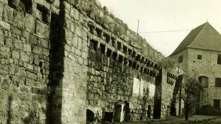 EXCLUSIV VIDEO | Povestea fascinantă a Bastionului Croitorilor din Cluj. Turnul a supraviețuit 600 de ani, după ce a fost pus la pământ de forțele naturii, apoi aruncat în aer de frica austriecilor