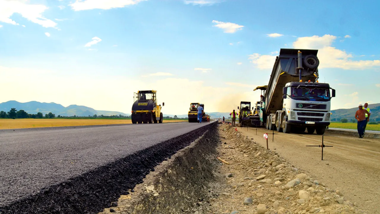 Ministrul Transporturilor anunță că pe Sibiu - Nădlac se va circula în regim de autostradă de la finalul lunii iulie / Despre Comarnic - Brașov: Constructorul va lucra inclusiv noaptea / Avertisment pentru șeful CNAIR