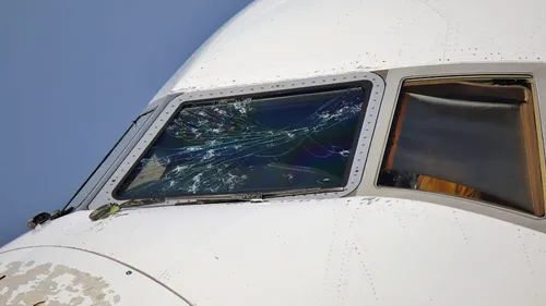 Un avion al companiei Emirates a fost lovit de grindină, după ce a decolat de pe un aeroport din Milano