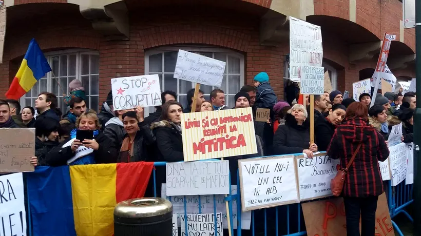 Protest în fața Ambasadei din Bruxelles: DNA, DNA, Belgia-i de partea ta 