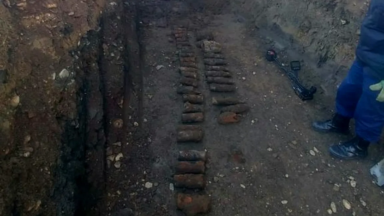 Intervenție dificilă în Gara Brașov. S-au descoperit peste 30 de proiectile și fragmente dintr-o bombă de aviație