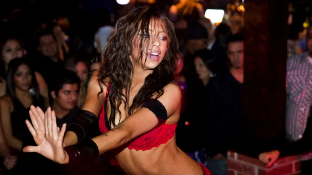 Cum s-au pregătit dansatoarele de la mare pentru vârful de sezon