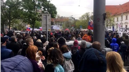 Protest uriaș în Slovacia, inspirat de manifestațiile din România: 