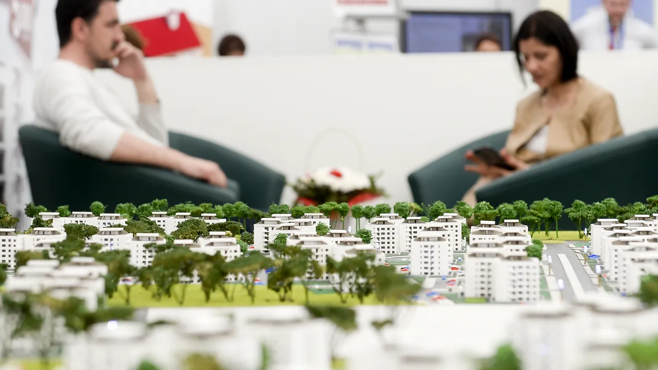 O altă mare bancă din România reduce avansul la creditele ipotecare în lei și euro