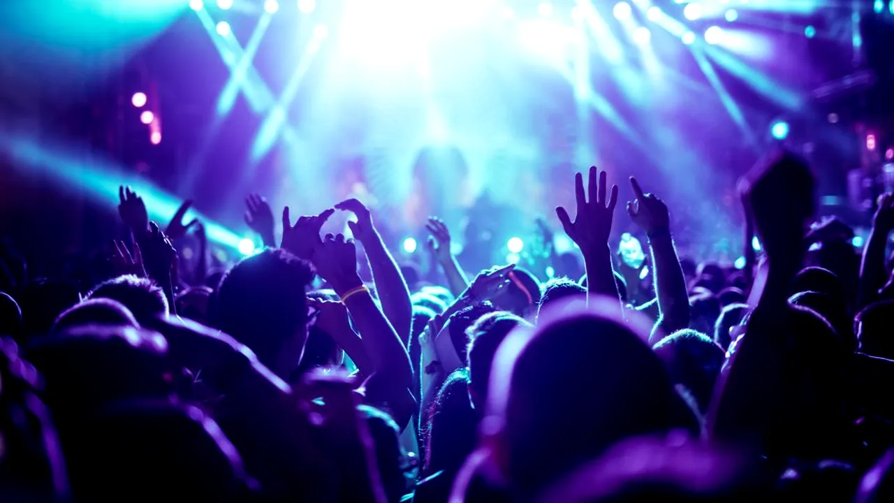 Cel puțin 13 oameni au murit după ce s-au călcat în picioare într-un club din Peru. Totul s-a întâmplat în timpul unui raid al Poliției, care voia să vadă dacă sunt respectate regulile împotriva COVID