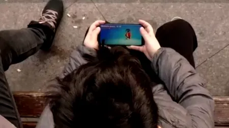 Telefonul inteligent, BOMBA cu ceas pentru copii: dependență, nervozitate și zero beneficii!