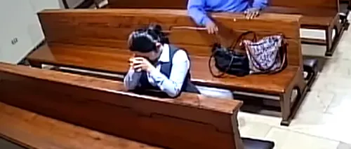 Evlavios și în timpul jafului. Un bărbat fură un telefon în biserică, apoi se închină și pleacă - VIDEO