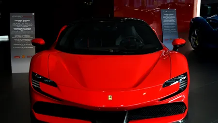 Un Ferrari de 440.000 de euro a fost distrus total într-un test de viteză, în Germania