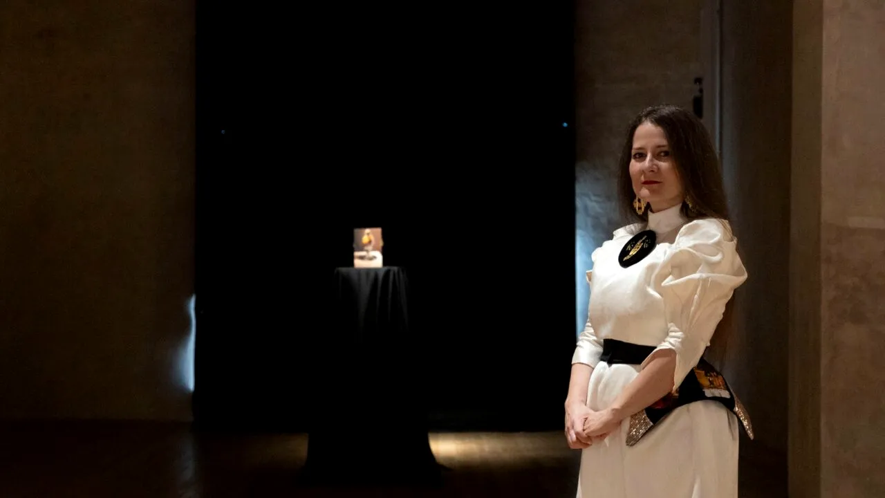 Teodora Axente, artista care combină misticismul Transilvaniei cu arta contemporană. Povestea ei a ajuns în publicațiile internaționale