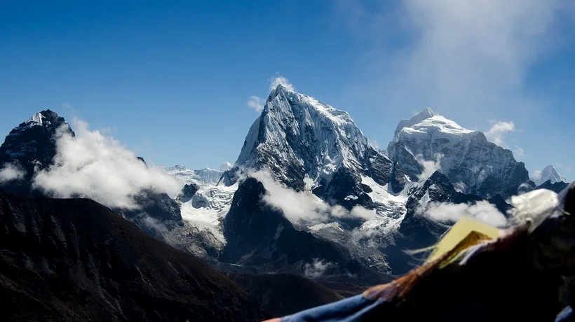 Un norvegian, primul alpinist testat pozitiv pentru COVID pe Muntele Everest