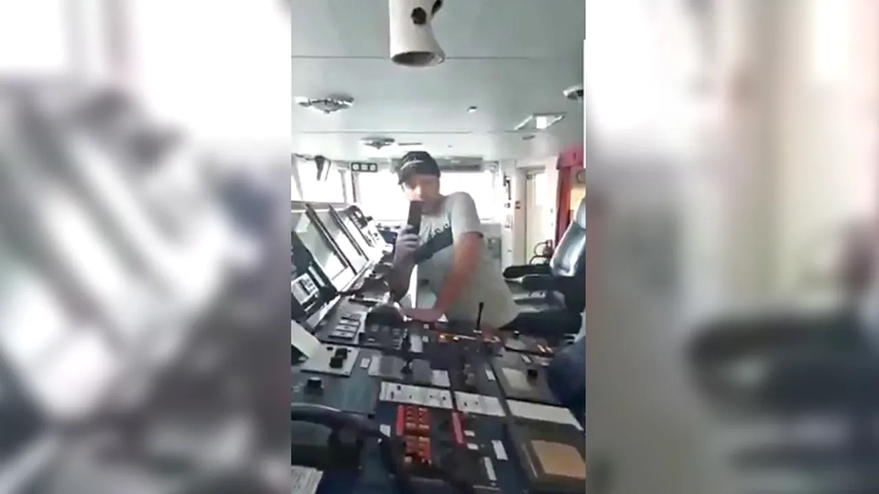 O navă din Georgia refuză să alimenteze un vas rusesc care a rămas fără combustibil. „Treceți la vâsle!” | VIDEO