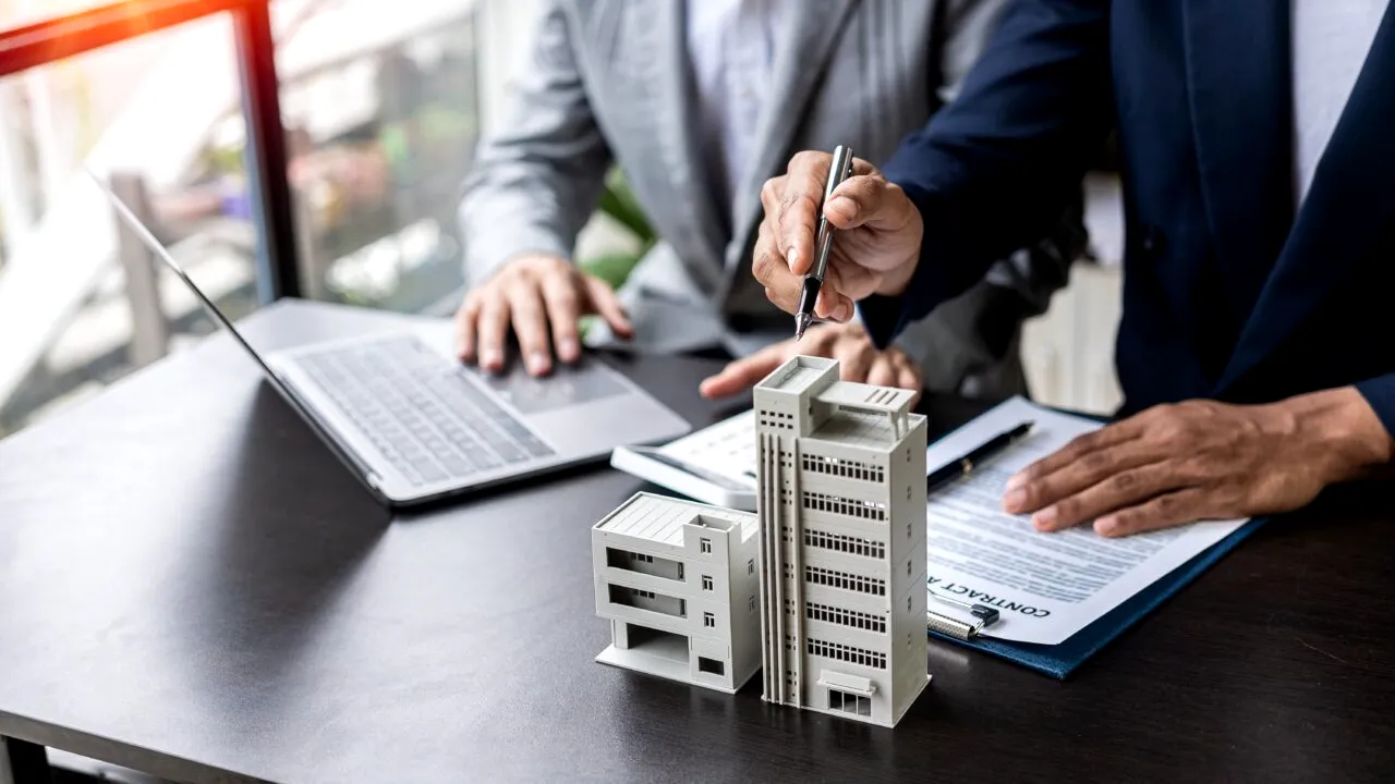 Val de reacții după ce un apartament din București a fost scos la vânzare la un preț URIAȘ. „Se vinde și strada?”