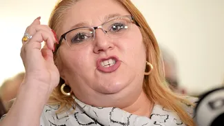 Șoșoacă acuză, la televiziunea Russia Today, că „politicienii români opresc apa din munți”