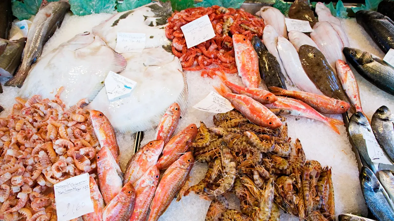 Studiu: Consumul a două porții de pește pe săptămână poate crește riscul apariției cancerului de piele