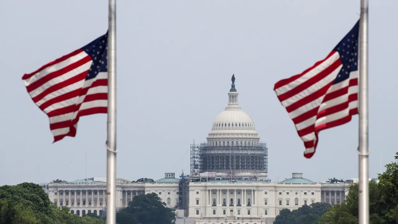 Cum îl caracterizează Hillary Clinton pe Trump 