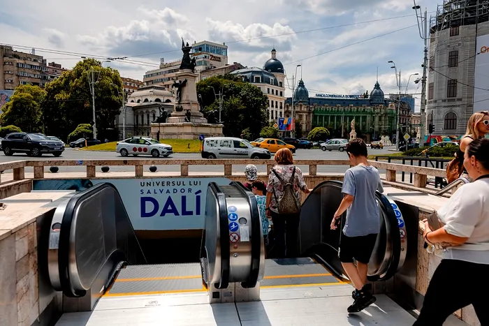 Scările rulante din Piața Universității sunt din nou funcționale / Sursa foto: Facebook Nicușor Dan