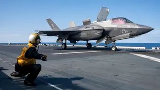 Trei persoane ucise după ce armata SUA a deschis focul asupra unei nave suspecte în Caraibe. Trump: „America este în război cu cartelurile de droguri”