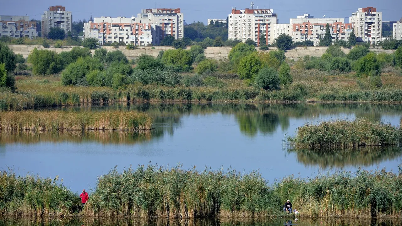 Fonduri PNRR pentru împădurirea orașelor. Ministrul Fechet cere proiecte pentru crânguri între blocuri. Care sunt condițiile de eligibilitate