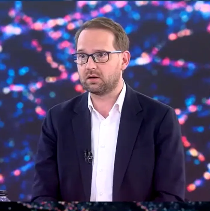 Dominic Fritz, pus în dificultate după ce a comis o gafă la TV, pe tema pensiei magistraților (FOTO: captură DIGI)