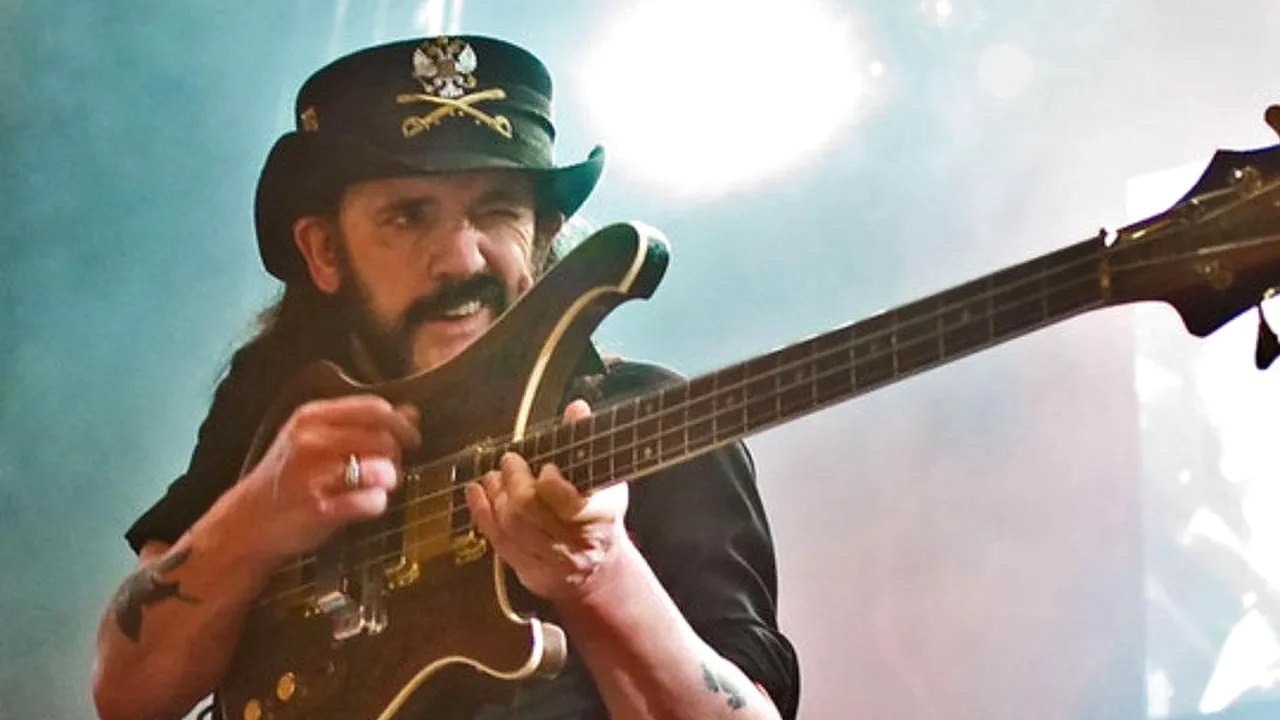 Funeraliile unui rocker celebru, live pe YouTube