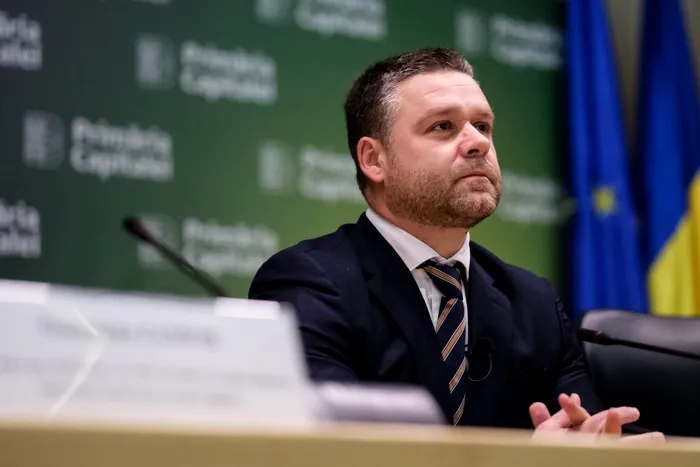 Ciprian Ciucu a recunoscut că a fost apelat de politicieni ca să nu se atingă de angajaţi din primărie. „Finanţarea este atât de jos încă n-am ce negocia. Hai să negociem, dar ce să-ţi dau?”