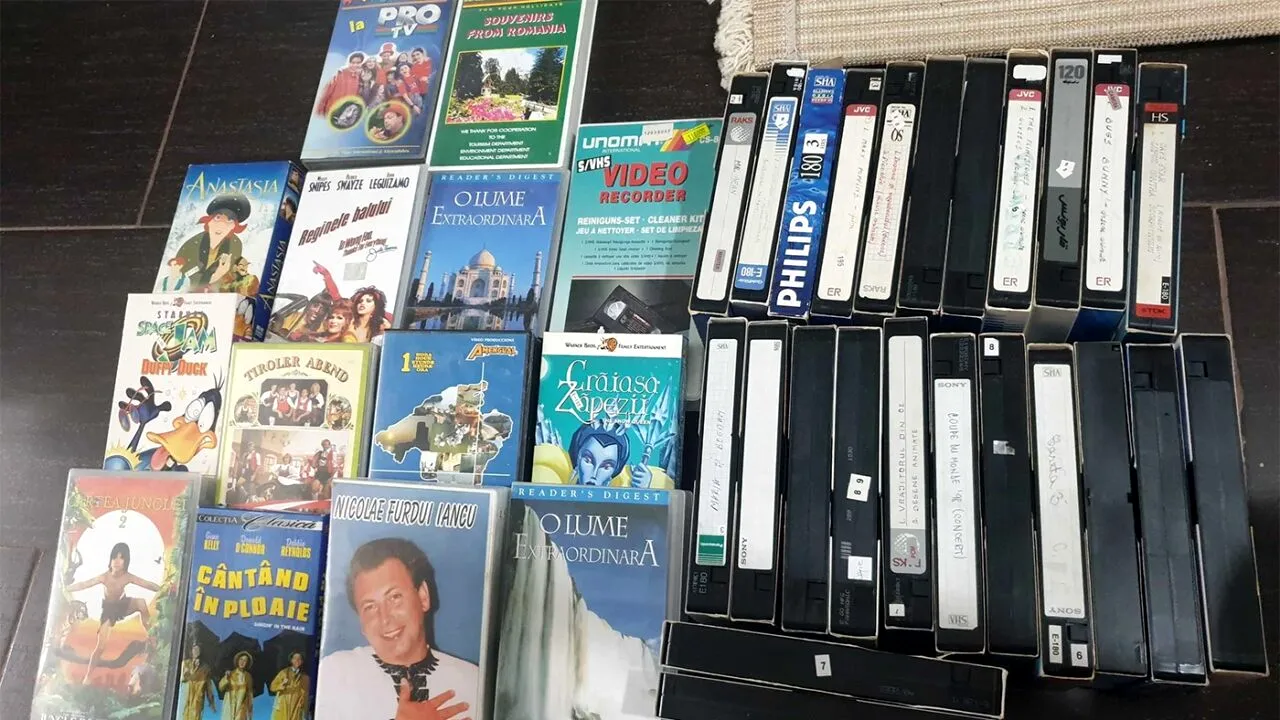 Mai ții minte casetele VHS din anii '90? Dacă mai ai vreuna acasă, te poți îmbogăți. Sumele uriașe cu care se cumpără acum, în 2025