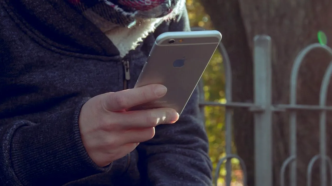 După 15 ani de „fidelitate”, un ploieștean a rupt contractul cu Vodafone și și-a făcut abonament la Orange. Dar regretă crunt: „80 lei pe lună pentru...”